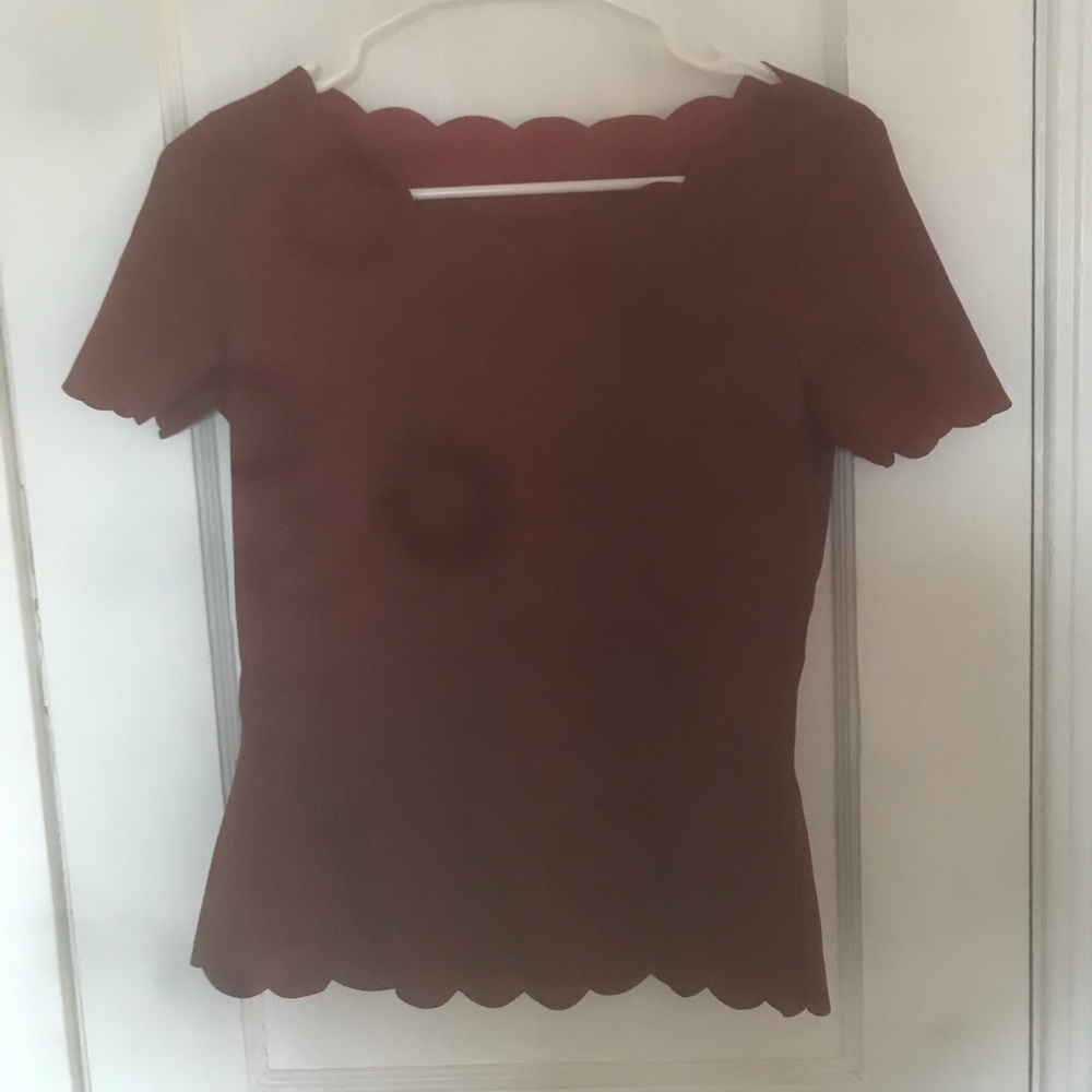 scalloped top